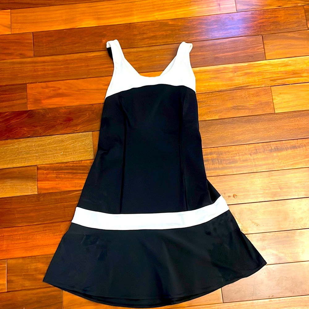 Black and white lululemon dress with built in bra
